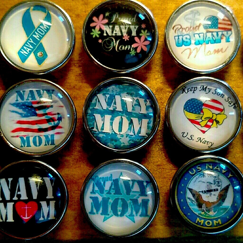 One 18 mm Snap Navy Choose 3 Snaps. Ship free